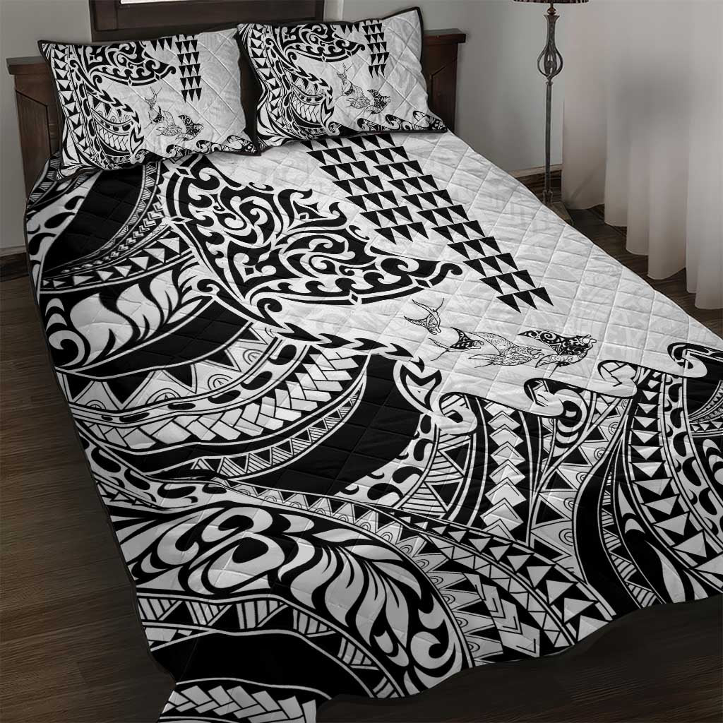 Hawaiian Tribal Manta Ray Quilt Bed Set Kakau Tattoo and Polynesian Art Motif Pattern