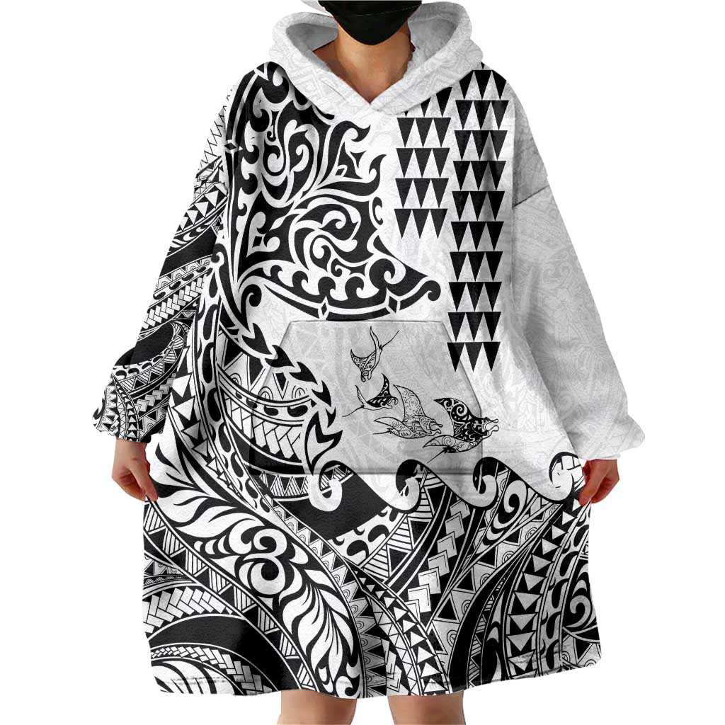 Hawaiian Tribal Manta Ray Wearable Blanket Hoodie Kakau Tattoo and Polynesian Art Motif Pattern LT03 - Polynesian Pride