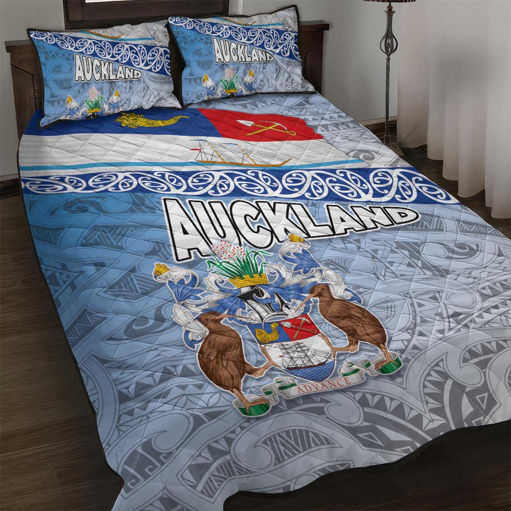New Zealand Auckland Quilt Bed Set Auckland's Flag and Coat of Arms - Koru Art Maori Pattern LT03 Light Blue - Polynesian Pride