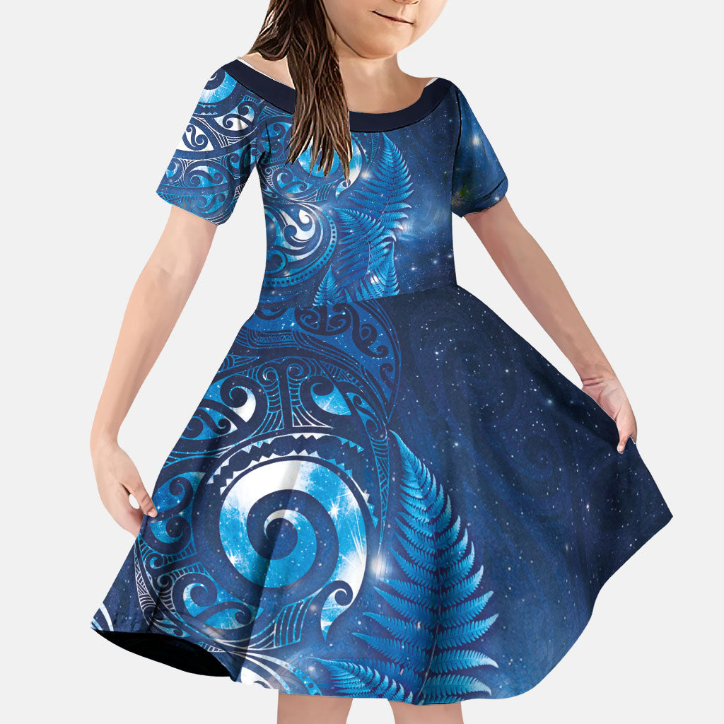 Aotearoa New Zealand New Year Family Matching Short Sleeve Bodycon Dress and Hawaiian Shirt Tribal Koru Tattoo Blue Galaxy Maori Silver Fern LT03 Daughter's Dress Blue - Polynesian Pride