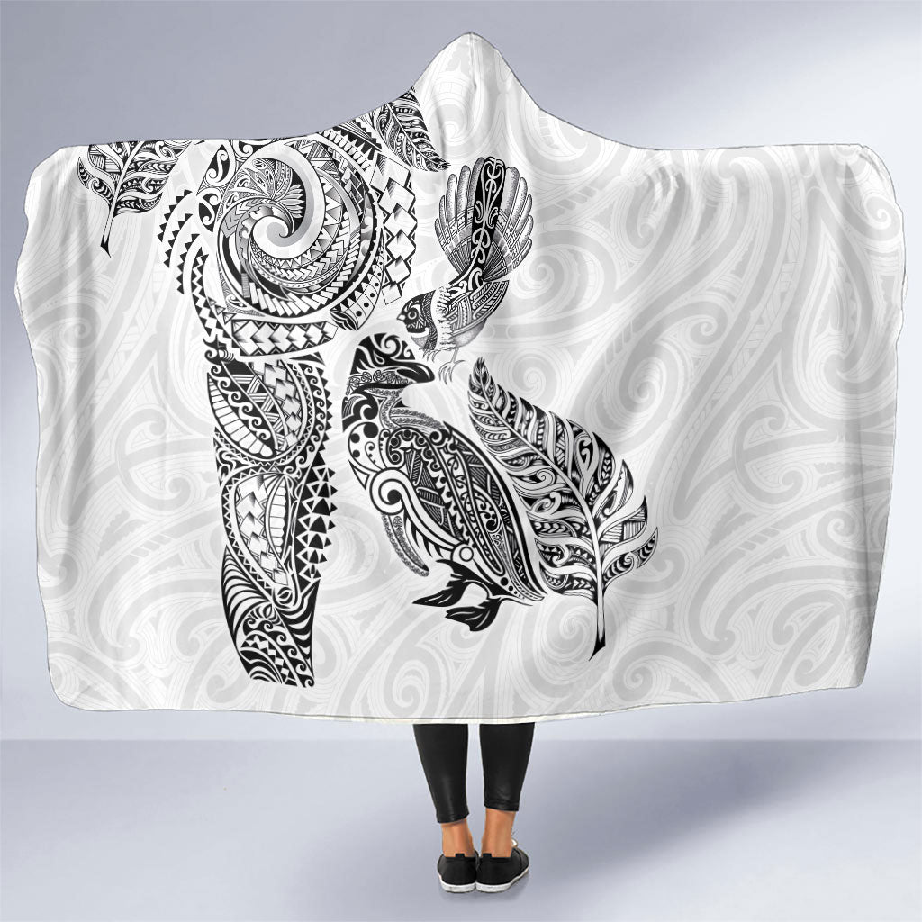 Aotearoa Moko Tribal Tattoo Hooded Blanket New Zealand Maori Penguin and Fantail White Color LT03 One Size White - Polynesian Pride