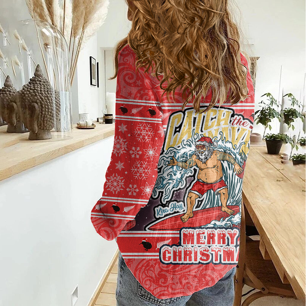 new-zealand-christmas-women-casual-shirt-santa-catch-the-wave-maori-pattern-retro-style