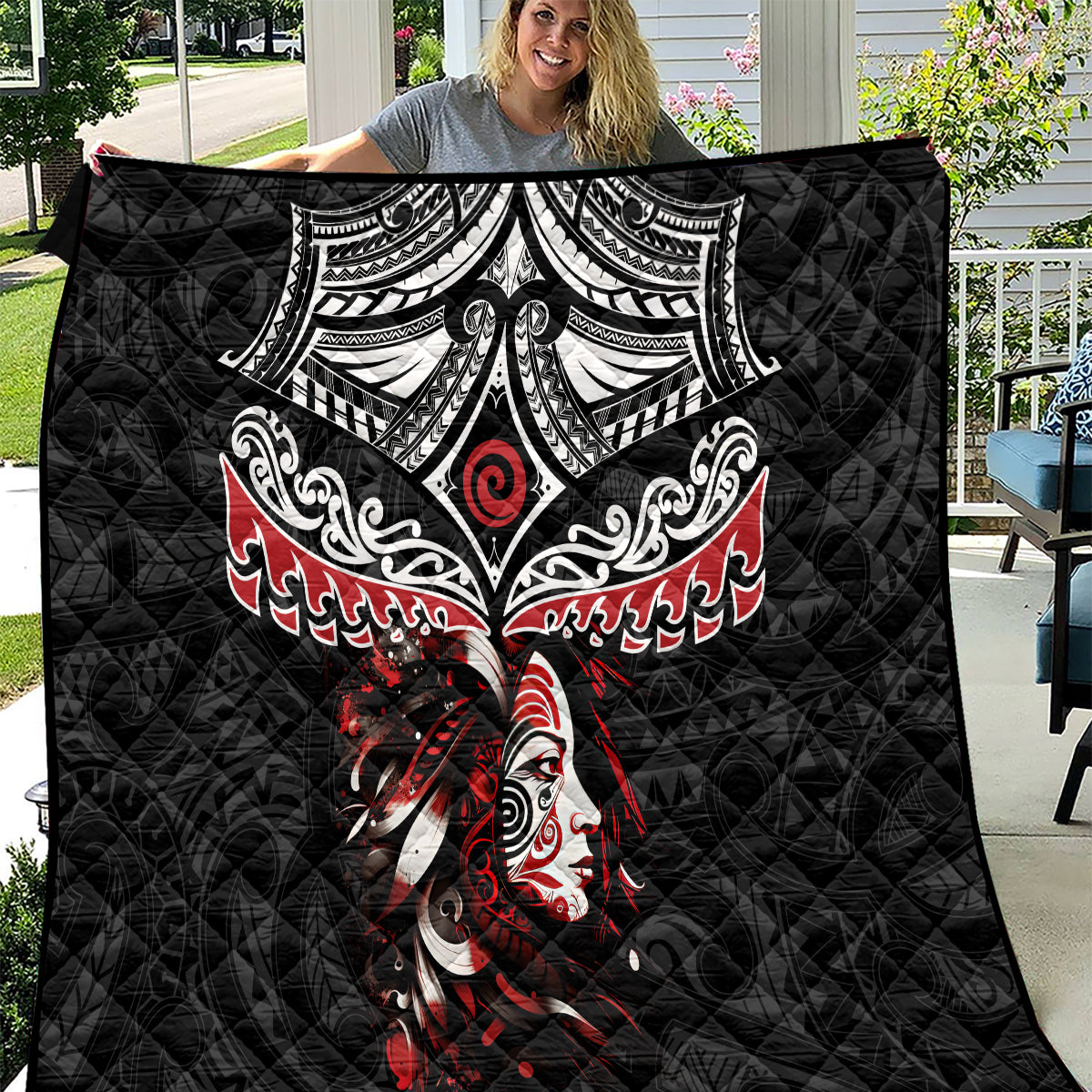 New Zealand Maori Girl Quilt - Silver Fern and Koru Pattern LT03 Black - Polynesian Pride