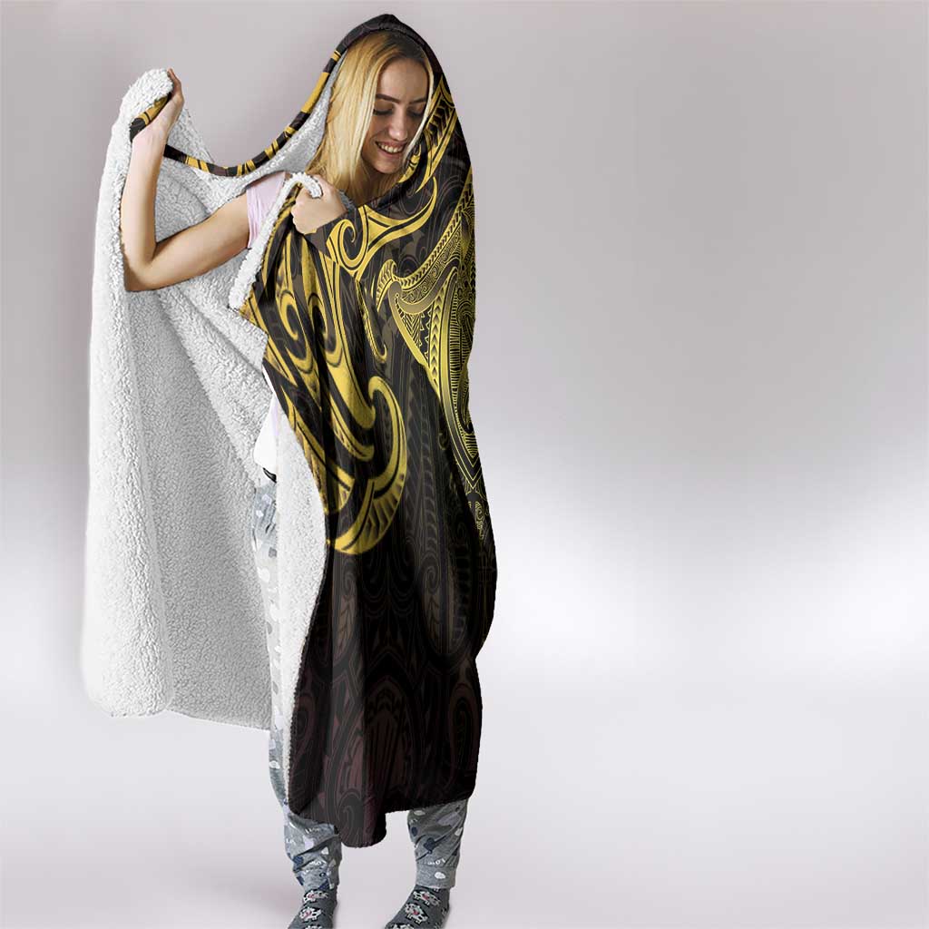 New Zealand Aotearoa Hooded Blanket Maori Manta Ray Moko Gold - Polynesian Pride