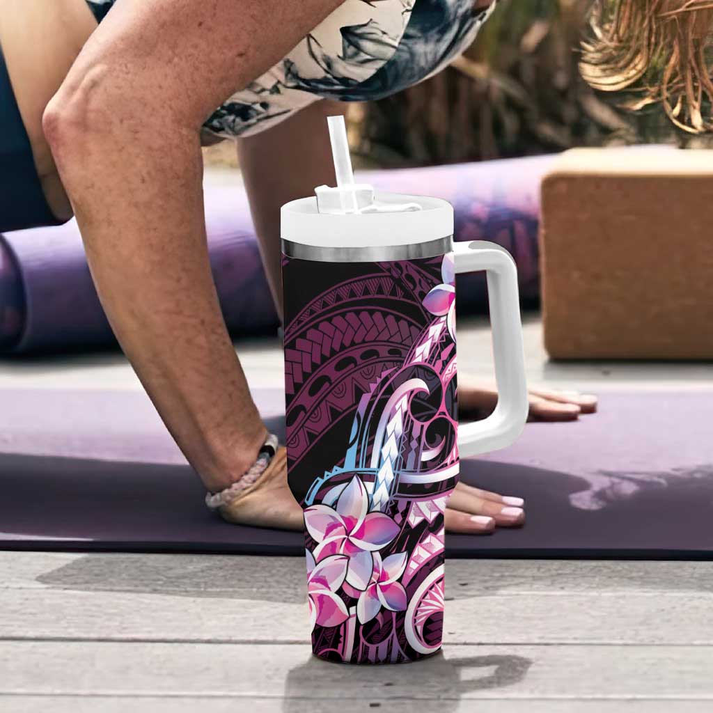 Polynesian Art Tattoo Tumbler With Handle Plumeria Flowers Pink Gradient
