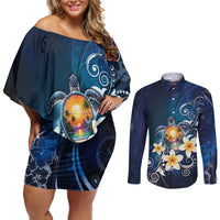 Hawaii Honu Couples Matching Off Shoulder Short Dress and Long Sleeve Button Shirt Polynesian Curves Plumeria - Polynesian Pride