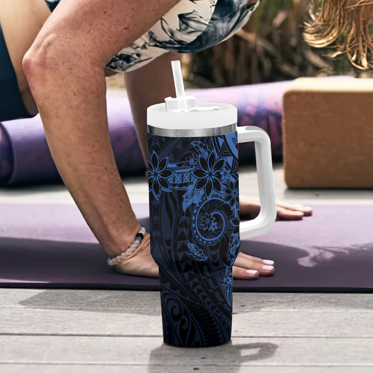 Navy Polynesian Pattern With Plumeria Flowers Tumbler With Handle