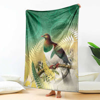 New Zealand Pigeon Kereru Blanket Maori Fern Art Green Gradient - Polynesian Pride