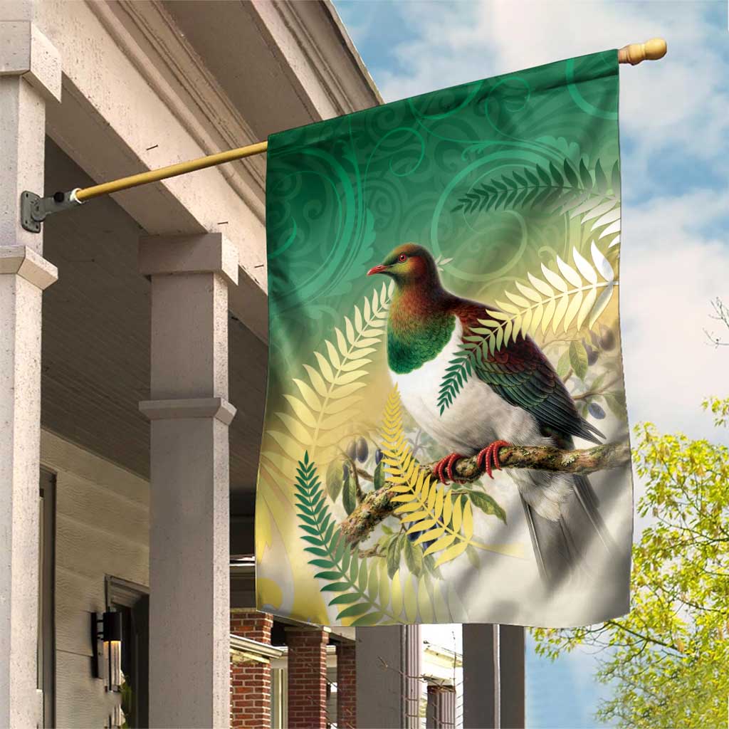 New Zealand Pigeon Kereru Garden Flag Maori Fern Art Green Gradient - Polynesian Pride