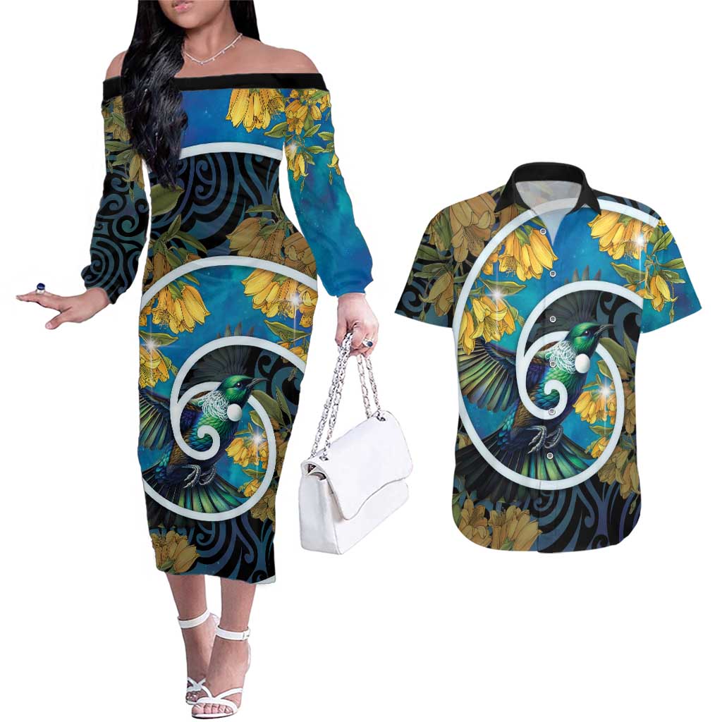 New Zealand Tui Bird Couples Matching Off The Shoulder Long Sleeve Dress and Hawaiian Shirt Maori Koru With Kowhai Flowers LT05 Black - Polynesian Pride