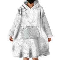 Tokelau White Sunday Wearable Blanket Hoodie Elegant Hibiscus Polynesian Tribal Pattern
