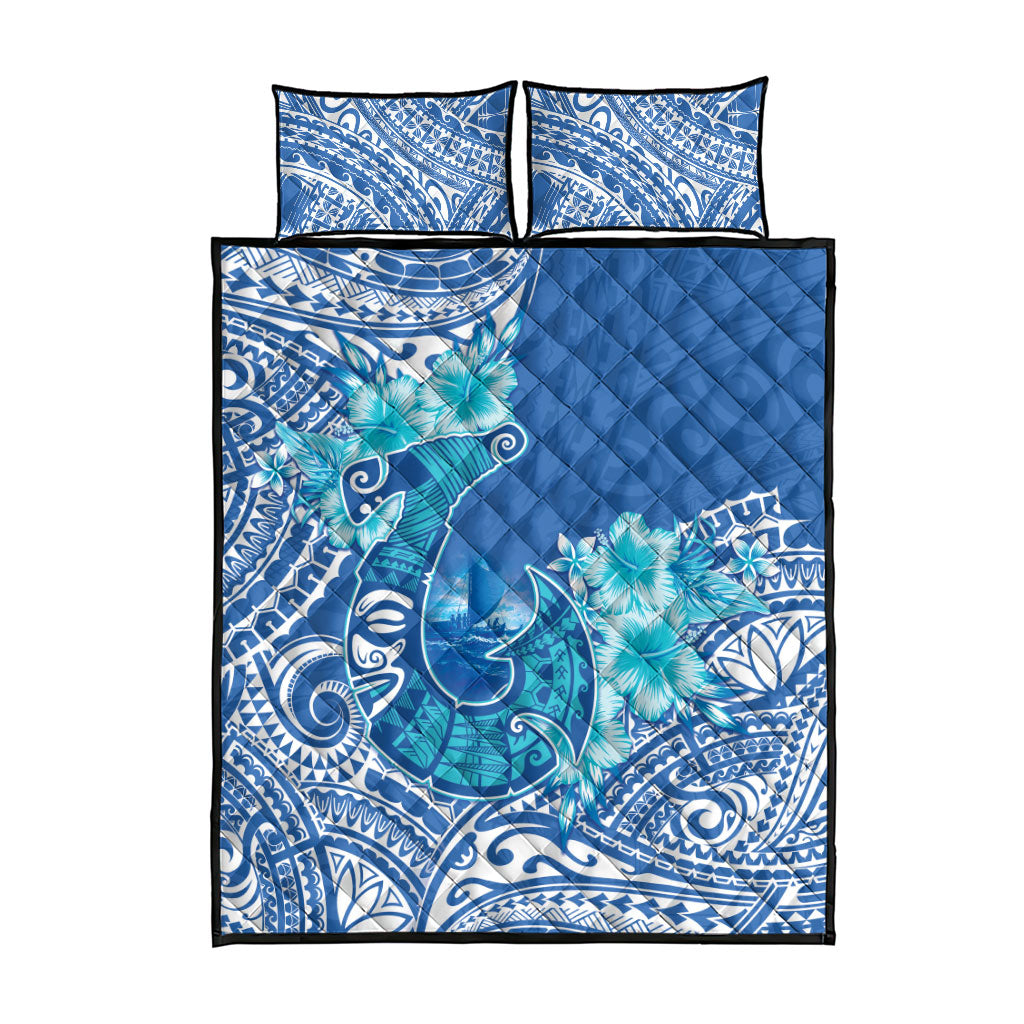 Hawaii Discoverers Day Quilt Bed Set Polynesian Fish Hook With Hibiscus Blue