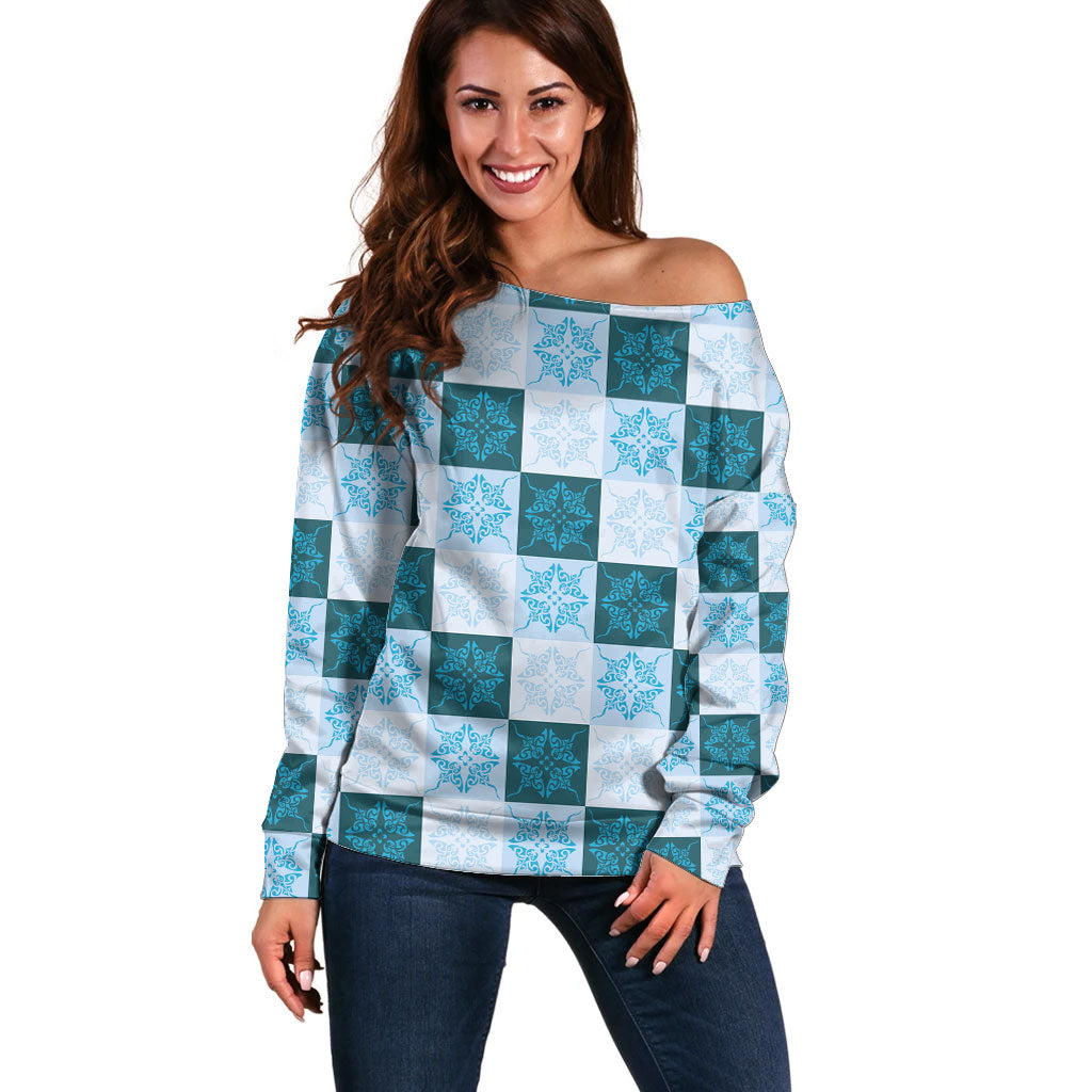 Cyan Manta Ray Hawaiian Quilt Motif Off Shoulder Sweater