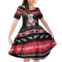 New Zealand Santa Tiki Christmas Family Matching Off Shoulder Short Dress and Hawaiian Shirt Meri Kirihimete LT05 Daughter's Dress Black - Polynesian Pride