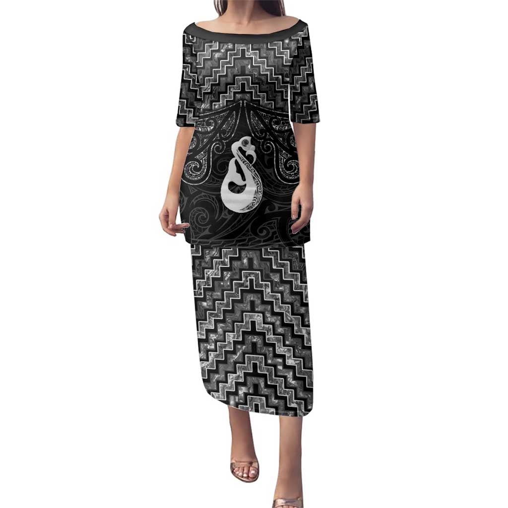 New Zealand Maori Family Matching Puletasi and Hawaiian Shirt Poutama Manaia Black Paua Shell LT05 Mom's Dress Black - Polynesian Pride