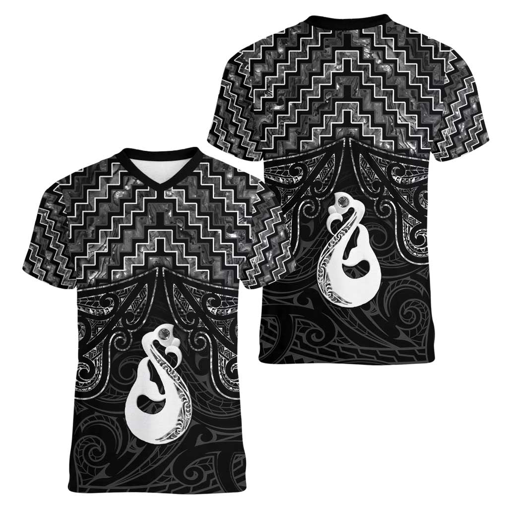 New Zealand Maori Women V-Neck T-Shirt Poutama Manaia Black Paua Shell