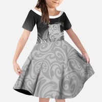 New Zealand Aotearoa Ruru Family Matching Short Sleeve Bodycon Dress and Hawaiian Shirt Maori Fern Art Black LT05 Daughter's Dress Black - Polynesian Pride