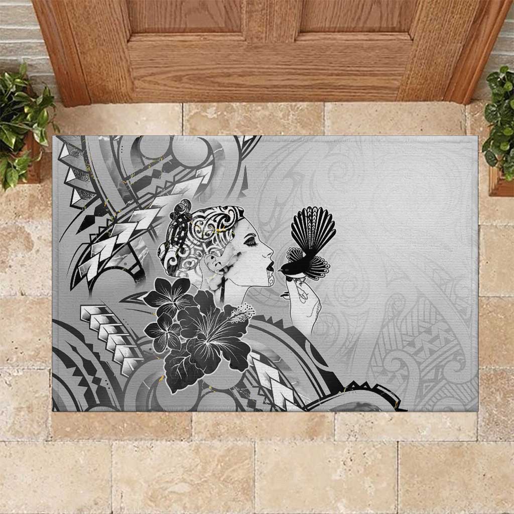 Aotearoa Maori Wahine Rubber Doormat Fantail Bird Black Gold Marble