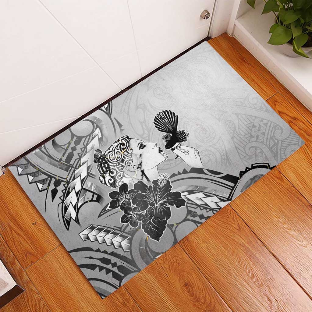 Aotearoa Maori Wahine Rubber Doormat Fantail Bird Black Gold Marble