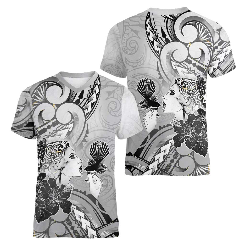 Aotearoa Maori Wahine Women V-Neck T-Shirt Fantail Bird Black Gold Marble