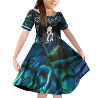 New Zealand Aotearoa Family Matching Off Shoulder Short Dress and Hawaiian Shirt Maori Taniwha Paua Shell LT05 Daughter's Dress Black - Polynesian Pride
