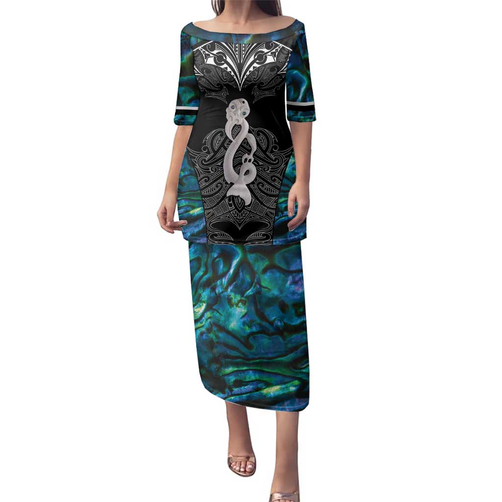New Zealand Aotearoa Family Matching Puletasi and Hawaiian Shirt Maori Taniwha Paua Shell LT05 Mom's Dress Black - Polynesian Pride
