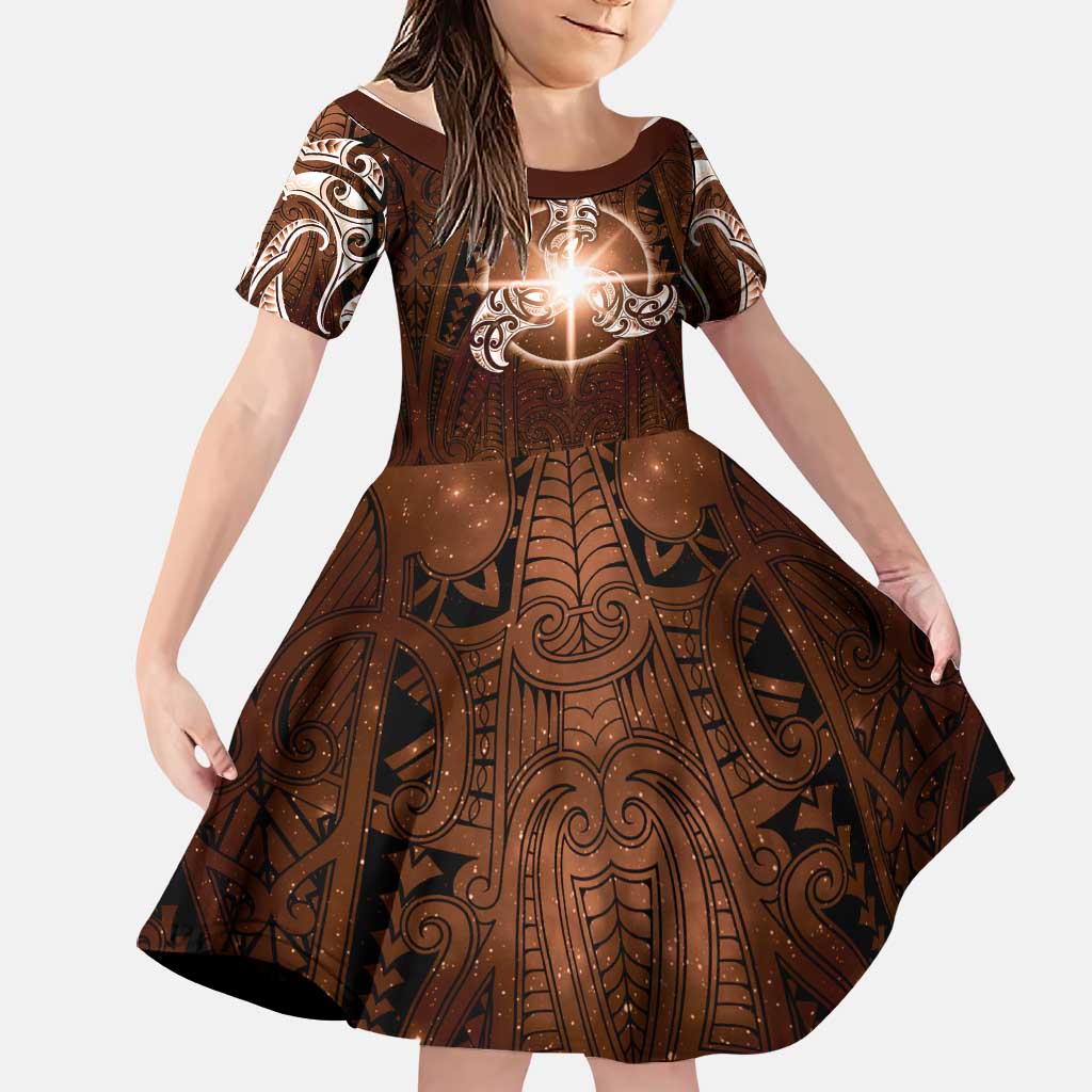 New Zealand Matariki Tupuanuku Family Matching Off Shoulder Short Dress and Hawaiian Shirt Maori Moko Brown Galaxy LT05 Daughter's Dress Brown - Polynesian Pride