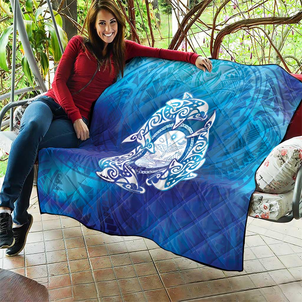 Marshall Islands Manit Day Quilt Tribal Dolphin With Marshall Seal - Polynesian Pride