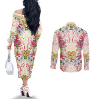 Hawaii Palaka Couples Matching Off The Shoulder Long Sleeve Dress and Long Sleeve Button Shirt Yellow Tribal Pattern With Tropical Flowers - Polynesian Pride