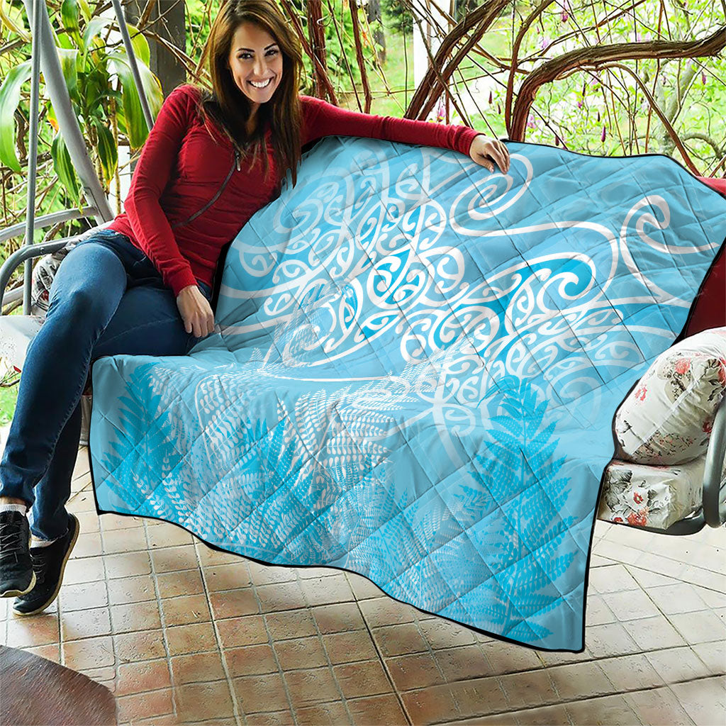 Aotearoa Maori Koru Curves Quilt Silver Ferns - Turquoise