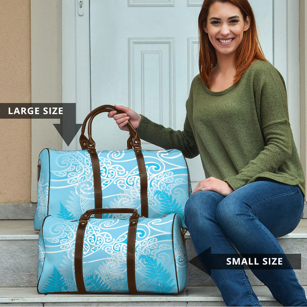 Aotearoa Maori Koru Curves Travel Bag Silver Ferns - Turquoise