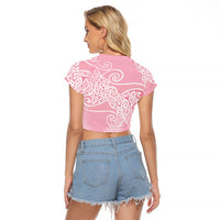 Aotearoa Maori Koru Curves Raglan Cropped T Shirt Silver Ferns - Rose Pink