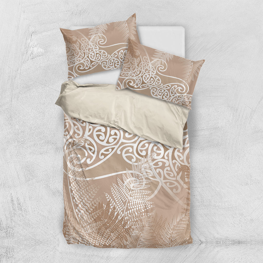Aotearoa Maori Koru Curves Bedding Set Silver Ferns - Mocha