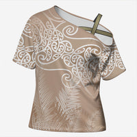Aotearoa Maori Koru Curves Cross Shoulder Shirt Silver Ferns - Mocha