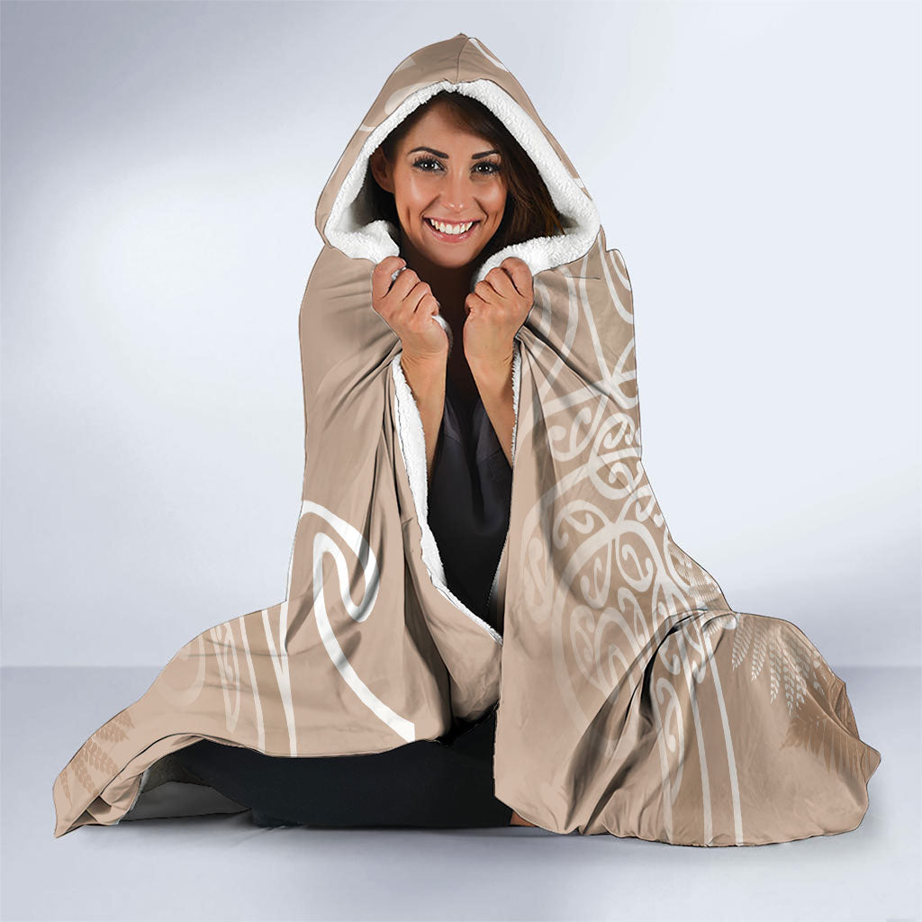 Aotearoa Maori Koru Curves Hooded Blanket Silver Ferns - Mocha