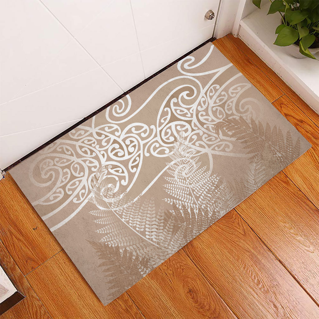 Aotearoa Maori Koru Curves Rubber Doormat Silver Ferns - Mocha