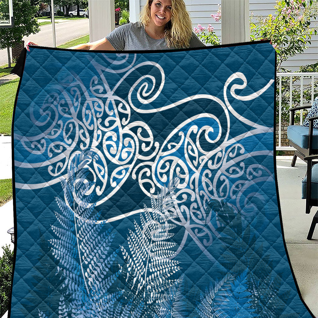 Aotearoa Maori Koru Curves Quilt Silver Ferns - Navy Blue