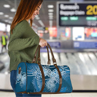 Aotearoa Maori Koru Curves Travel Bag Silver Ferns - Navy Blue