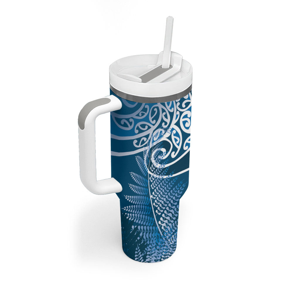 Aotearoa Maori Koru Curves Tumbler With Handle Silver Ferns - Navy Blue