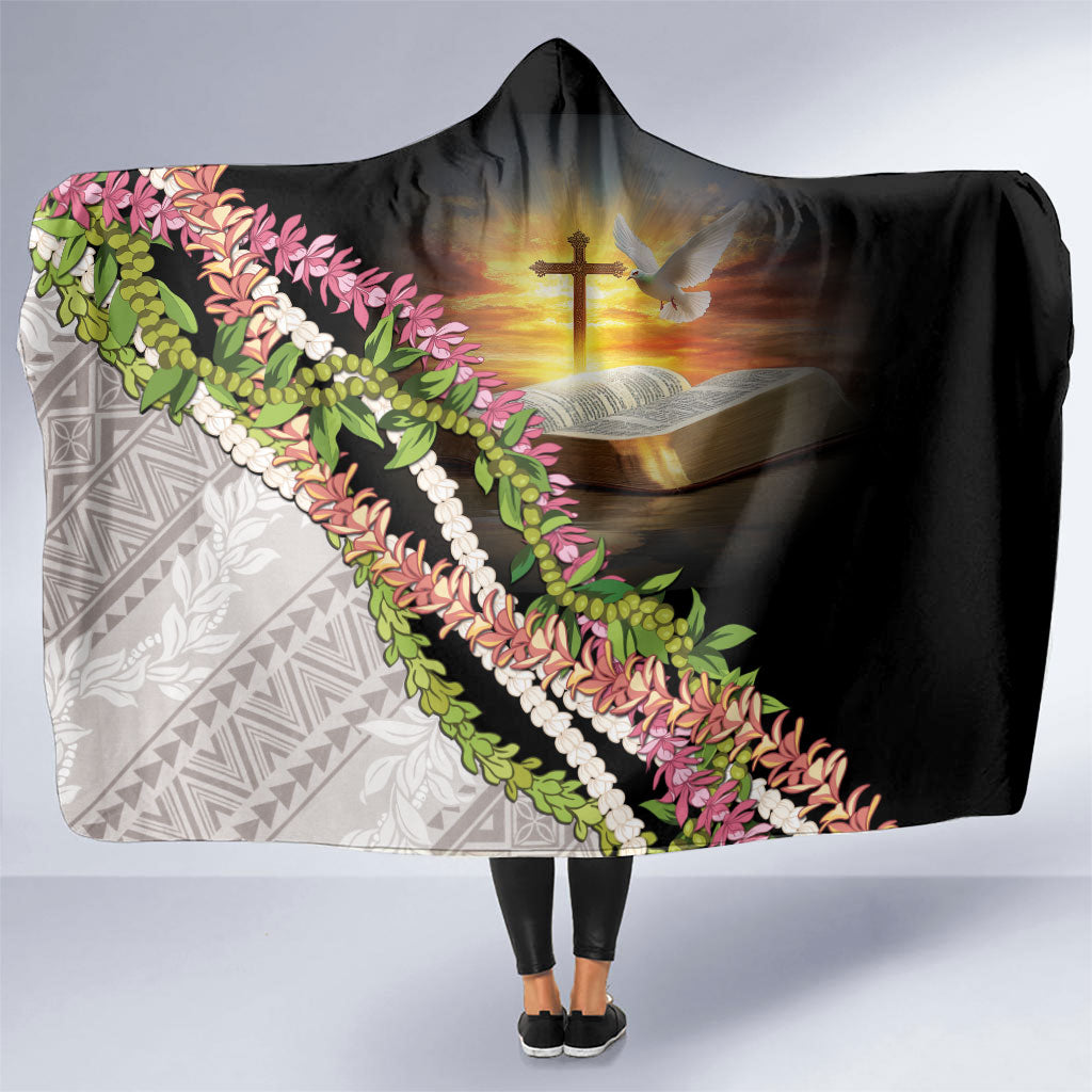 Hawaii Mokihana Mix Pikake Leis Mahalo 'Olelo Hooded Blanket Black LT7 One Size Black - Polynesian Pride