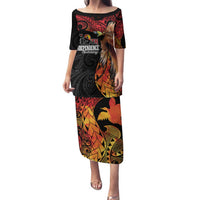 Papua New Guinea Personalised Family Matching Puletasi and Hawaiian Shirt Grunge Style 49th Independence Anni LT7 Mom's Dress Black Red - Polynesian Pride