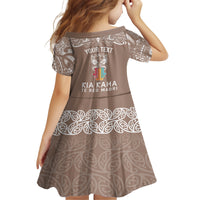 personalised-kia-kaha-te-reo-maori-kid-short-sleeve-dress-hei-tiki-mix-koru-brown