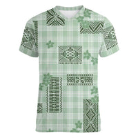 Hawaiian Quilt Tapa On Pastel Mint Palaka Motifs Women V-Neck T-Shirt