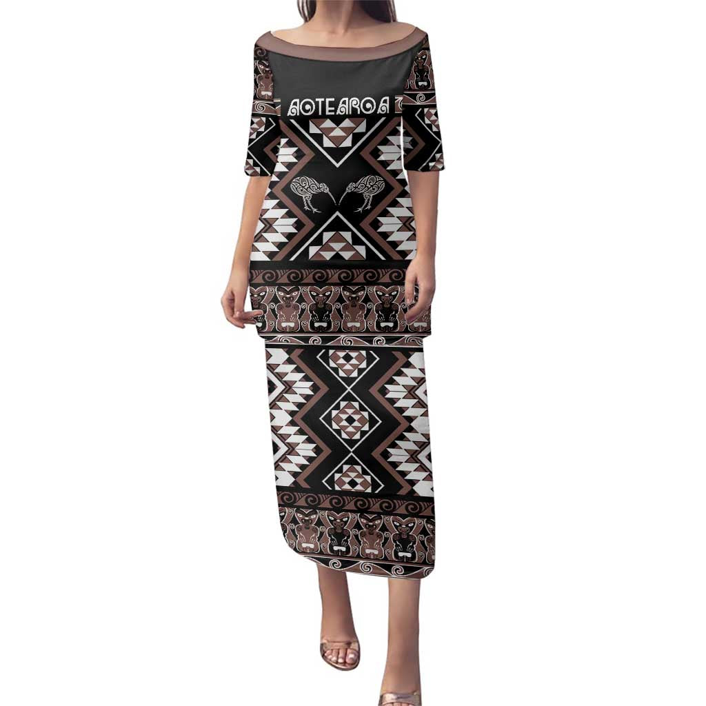 Personalised Taniko Motifs Aotearoa Family Matching Puletasi and Hawaiian Shirt Waitangi Kowhaiwhai Kiwi - Mocha LT7 Mom's Dress Mocha - Polynesian Pride