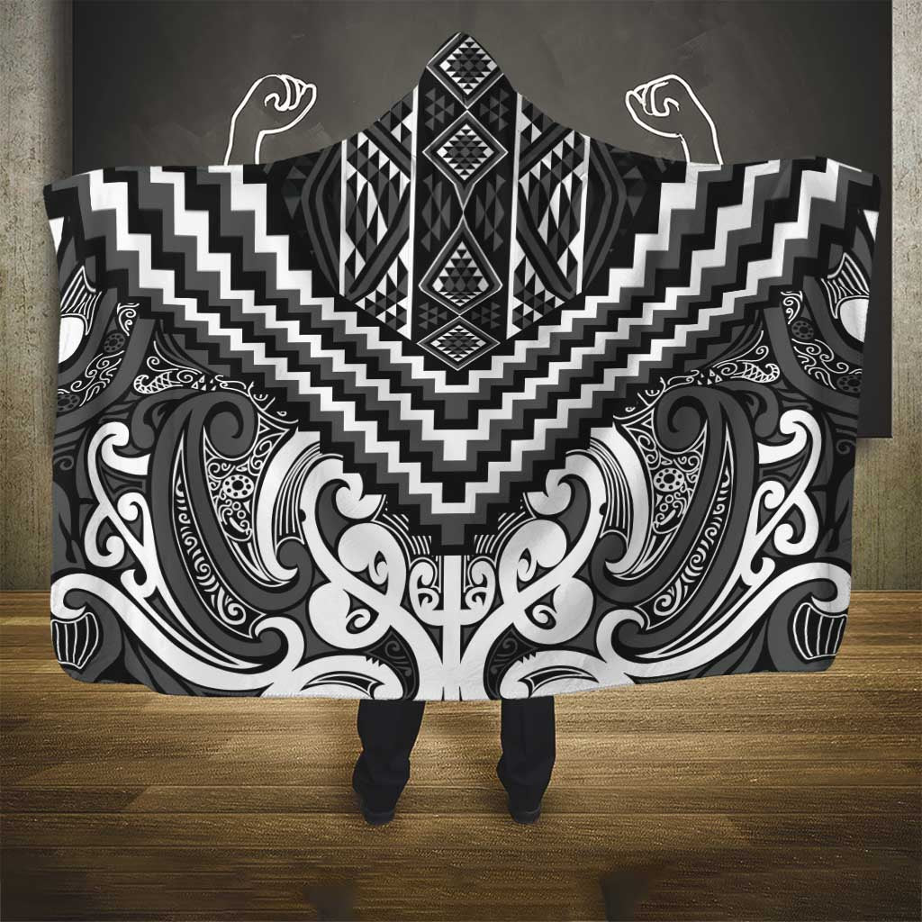Maori Tukutuku Taniko Motifs Hooded Blanket Black Poutama Mix Kowhaiwhai