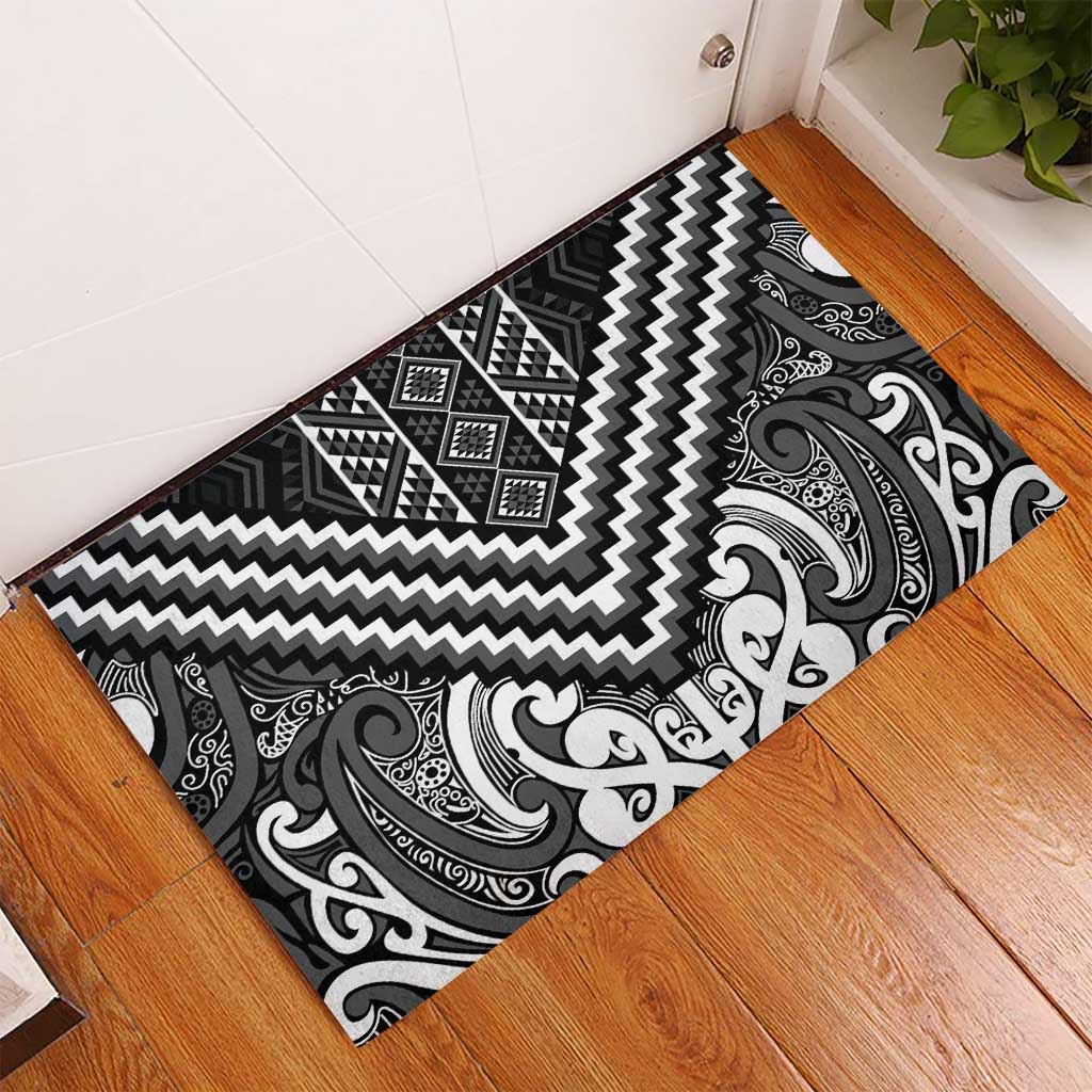 Maori Tukutuku Taniko Motifs Rubber Doormat Black Poutama Mix Kowhaiwhai