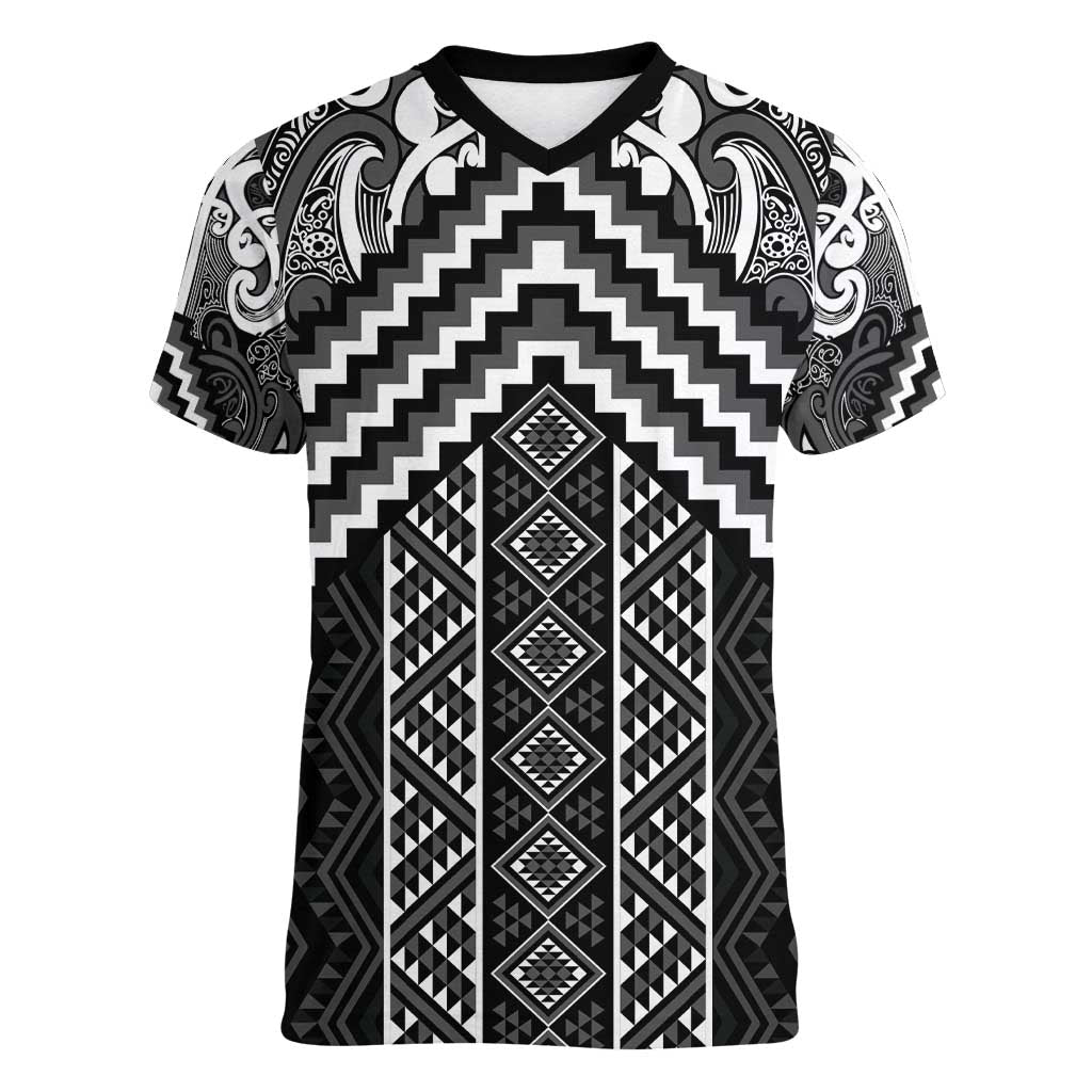 Maori Tukutuku Taniko Motifs Women V-Neck T-Shirt Black Poutama Mix Kowhaiwhai