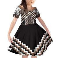 Maori Tukutuku Taniko Motifs Family Matching Off Shoulder Short Dress and Hawaiian Shirt Brown Poutama Mix Kowhaiwhai LT7 Daughter's Dress Brown - Polynesian Pride