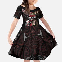 Aotearoa and Samoa Together For Te Tiriti Family Matching Off The Shoulder Long Sleeve Dress and Hawaiian Shirt Kowhaiwhai Mix Siapo LT7 Daughter's Dress Black - Polynesian Pride