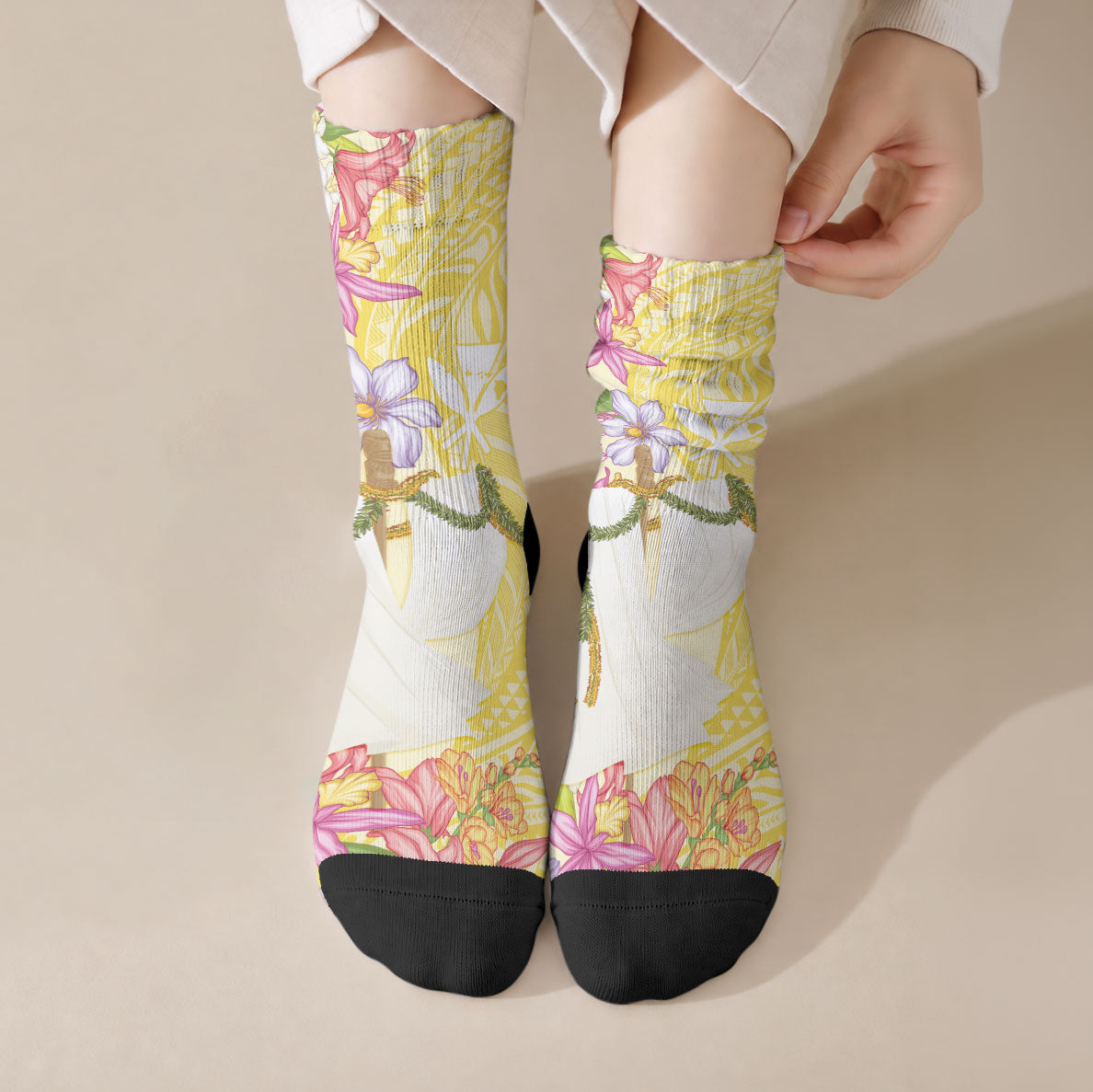 Aloha Hawaii Kanaka Makahiki Crew Socks Akua Loa - Festive Golden Sand LT7 Crew Socks Sandy Yellow - Polynesian Pride